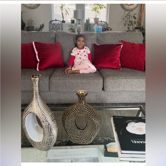 It’s For The Little Divas, jewelry and bags all the accessories you need show!!👛 - Picture 2 of 16